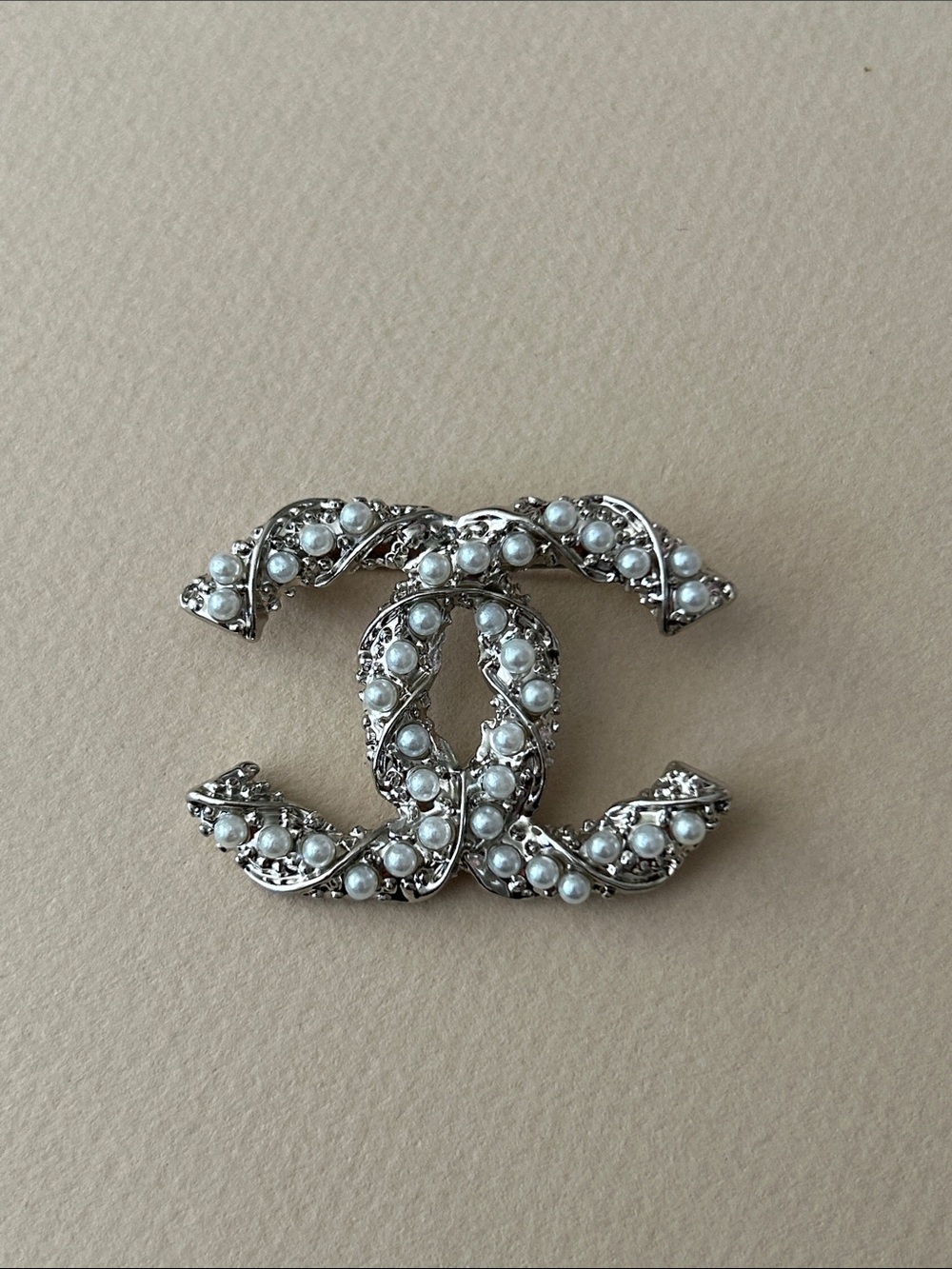cc Silver Interlocking Logo Brooch L19